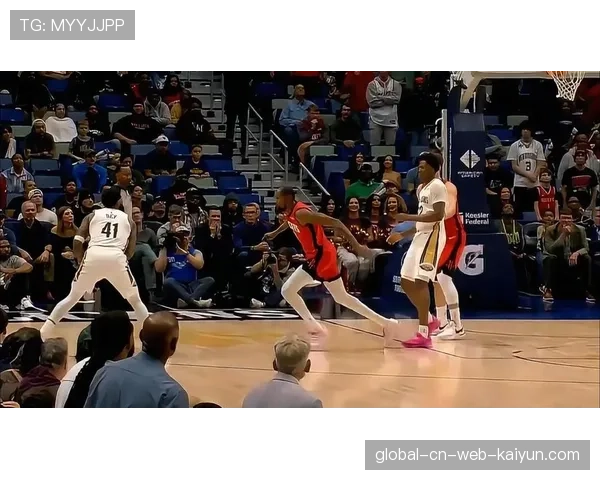 鹈鹕关键时刻连续失误葬送胜局 默里踩线失误暴露球队经验不足